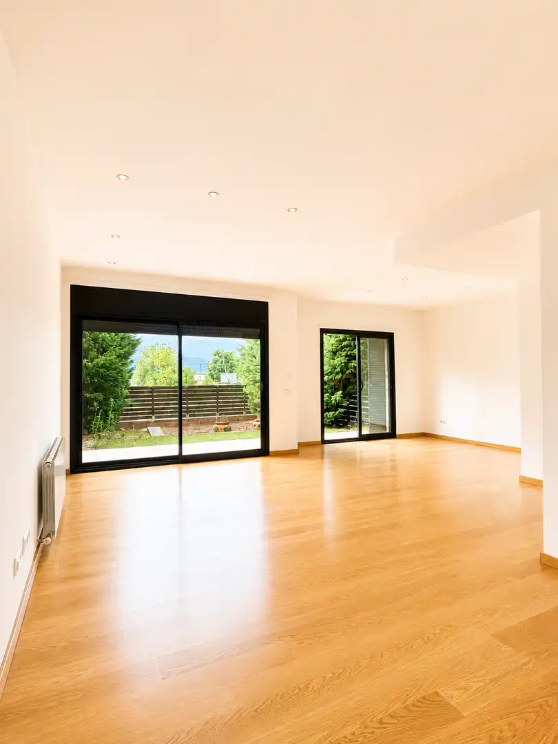 Sala d'estar de Casa adosada en venda en Girona amb Calefacció i Terrassa