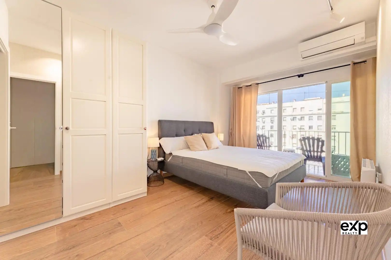 Dormitori de Apartament de lloguer en Valencia amb Aire condicionat, Calefacció i Terrassa