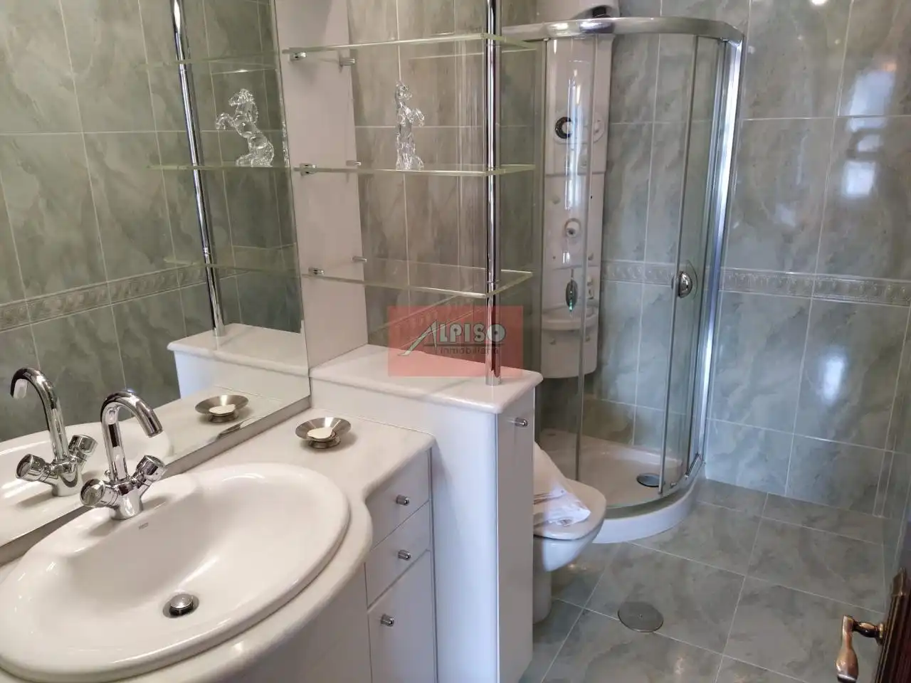 Bathroom of Flat for rent in Ourense Capital   with Heating, Parquet flooring and Furnished