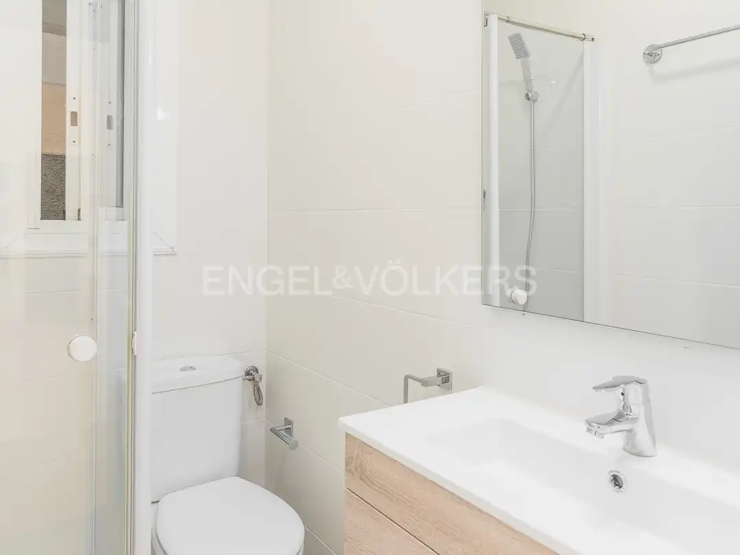 Bany de Àtic de lloguer en Barcelona amb Aire condicionat, Calefacció i Parquet