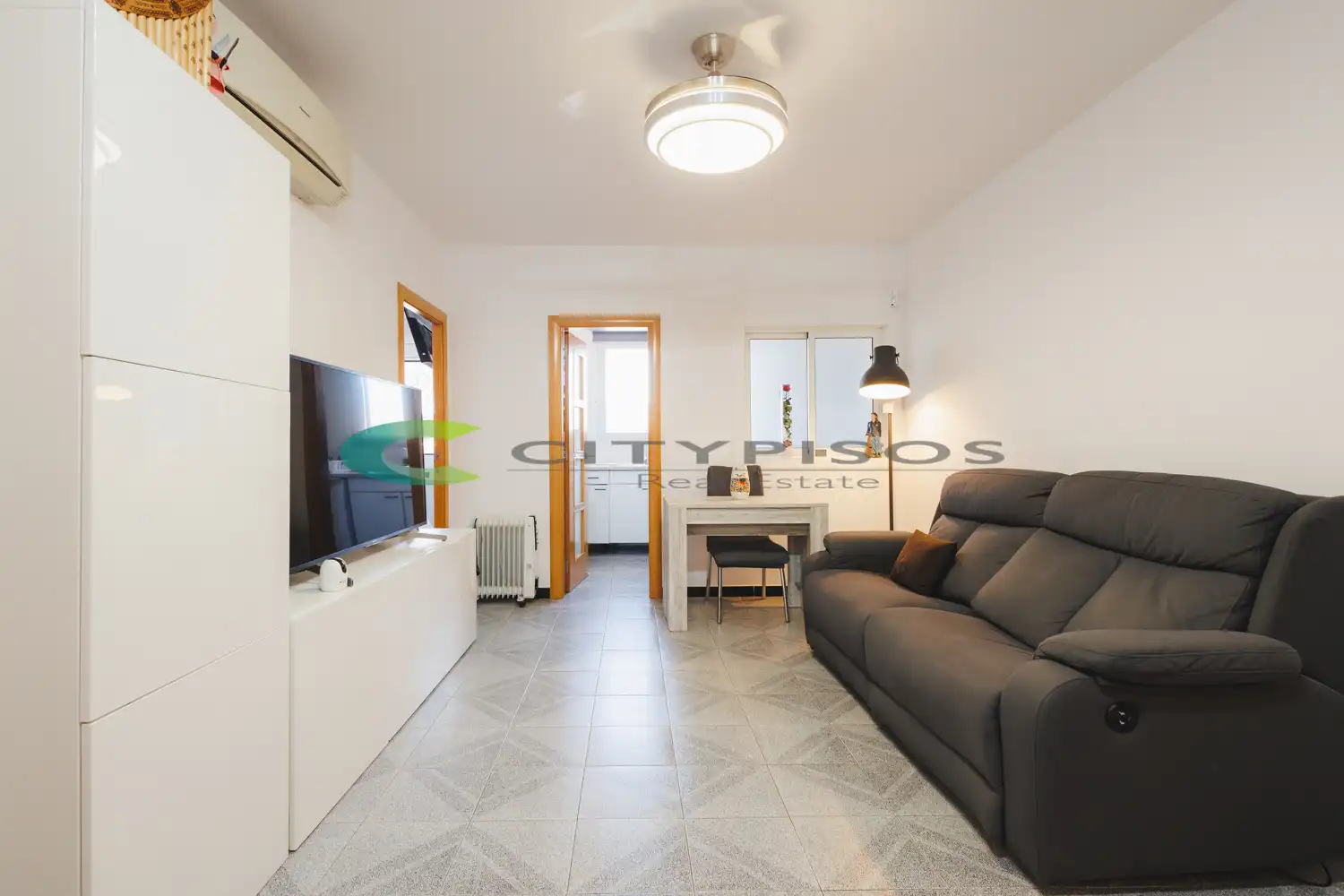 Living room of Flat for sale in Barcelona  with Air Conditioner and Oven
