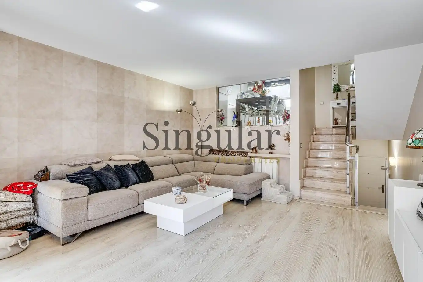 Sala de estar de Casa adosada en venta en Barcelona con Aire acondicionado, Calefacción y Terraza