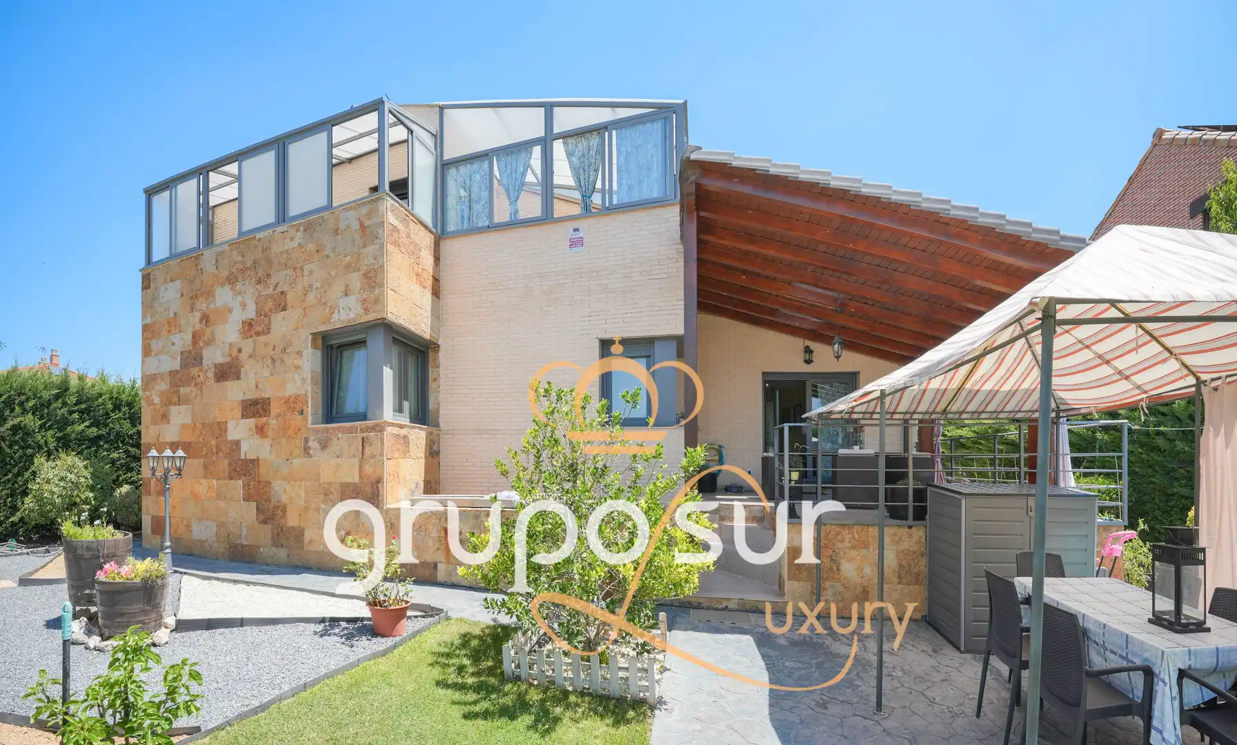 Vista exterior de Casa o chalet en venta en Aldeamayor de San Martín con Calefacción, Jardín privado y Terraza
