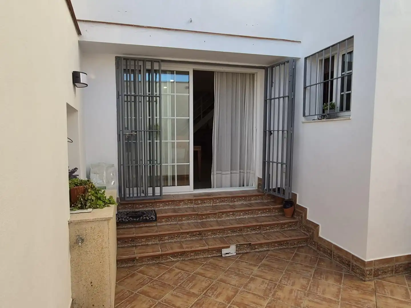 Casa adosada en venta en Pilas con Aire acondicionado, Terraza y Trastero