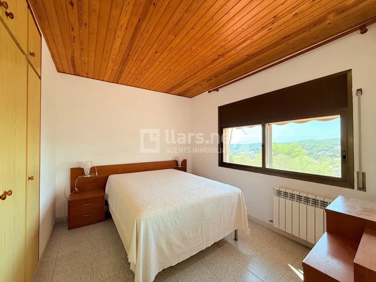 Schlafzimmer von Einfamilien-Reihenhaus zum Verkauf in Cubelles mit Klimaanlage, Heizung und Privatgarten