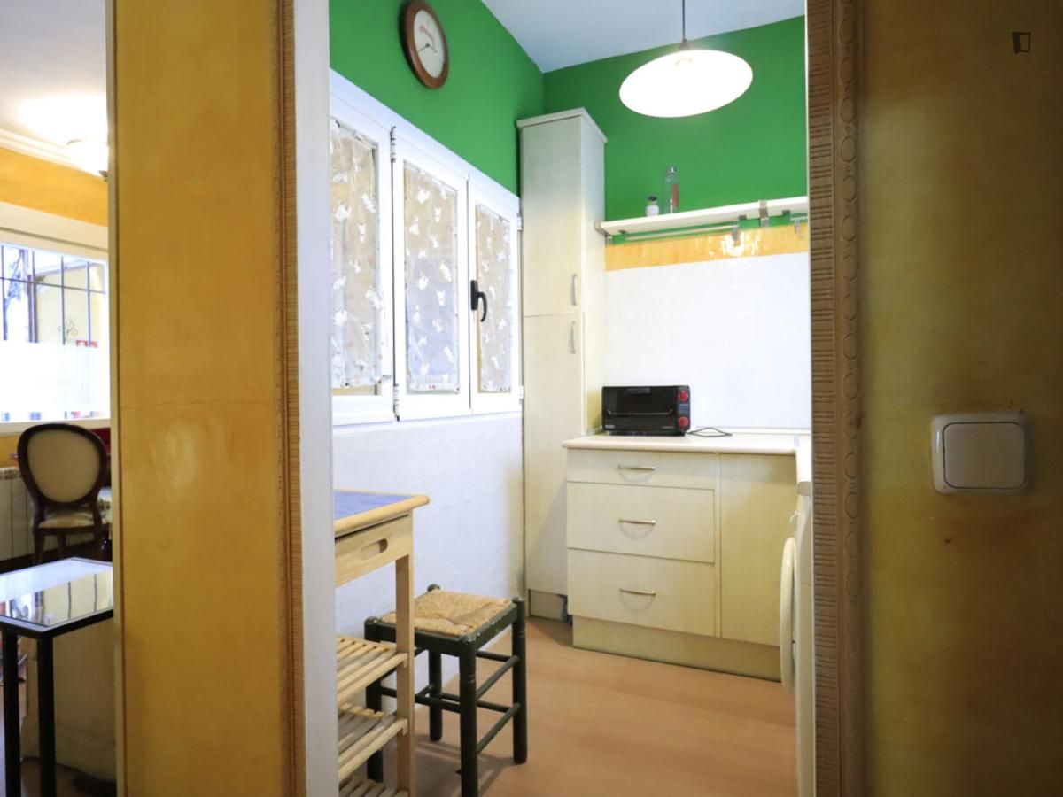 Cuina de Apartament de lloguer en  Madrid Capital amb Aire condicionat, Calefacció i Moblat