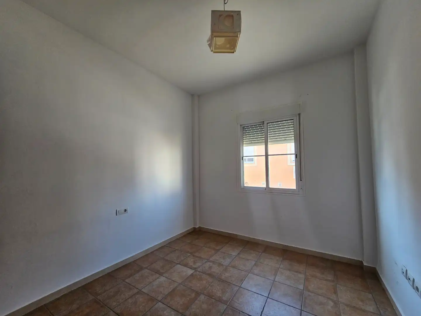 Schlafzimmer von Einfamilien-Reihenhaus zum Verkauf in Umbrete mit Privatgarten, Abstellraum und Schwimmbad