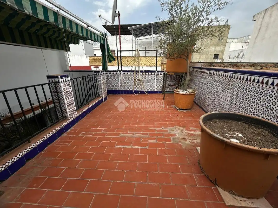Terrassa de Casa adosada en venda en La Rinconada amb Aire condicionat i Calefacció