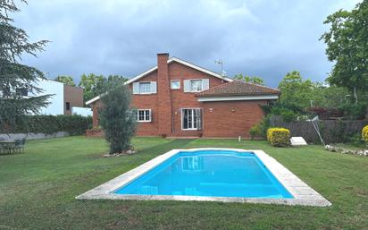 Swimming pool of House or chalet for sale in Cardedeu  with Air Conditioner and Swimming Pool