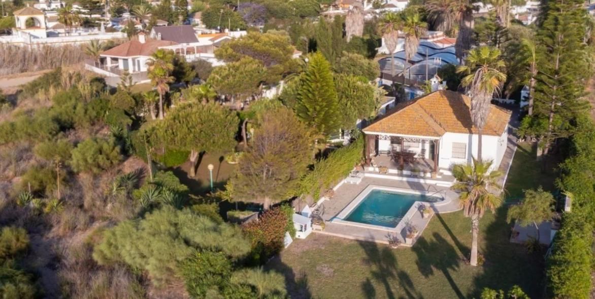 Exterior view of House or chalet for sale in Chipiona  with Air Conditioner, Private garden and Storage room