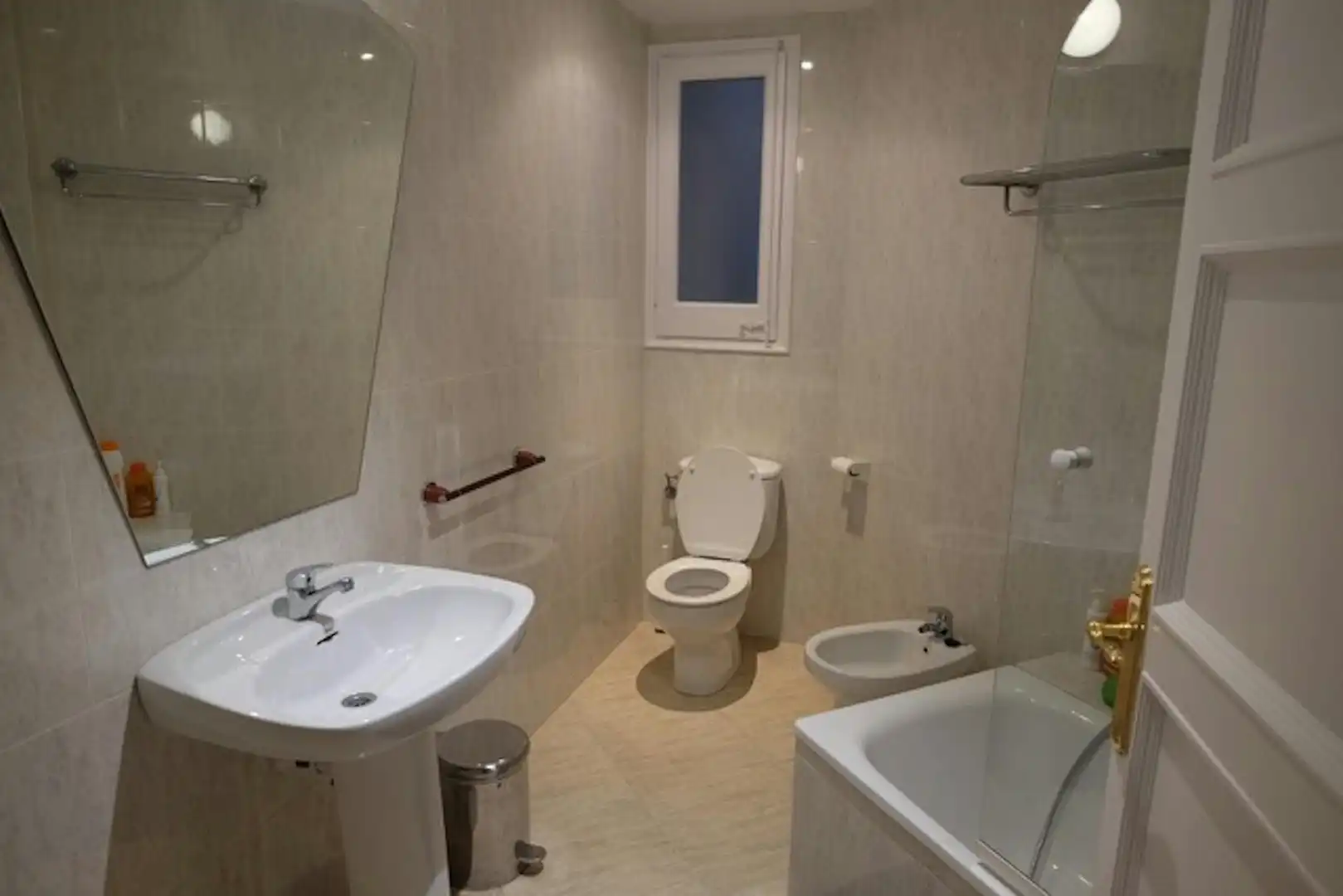 Bathroom of Flat for share in Barcelona  with Heating, Furnished and Washing machine