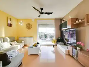 Sala d'estar de Casa o xalet en venda en Caldes de Malavella amb Aire condicionat, Calefacció i Jardí privat
