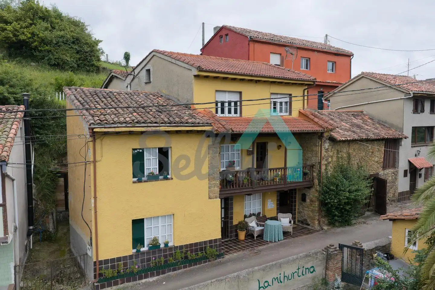Vista exterior de Casa adosada en venda en Langreo amb Calefacció, Jardí privat i Parquet