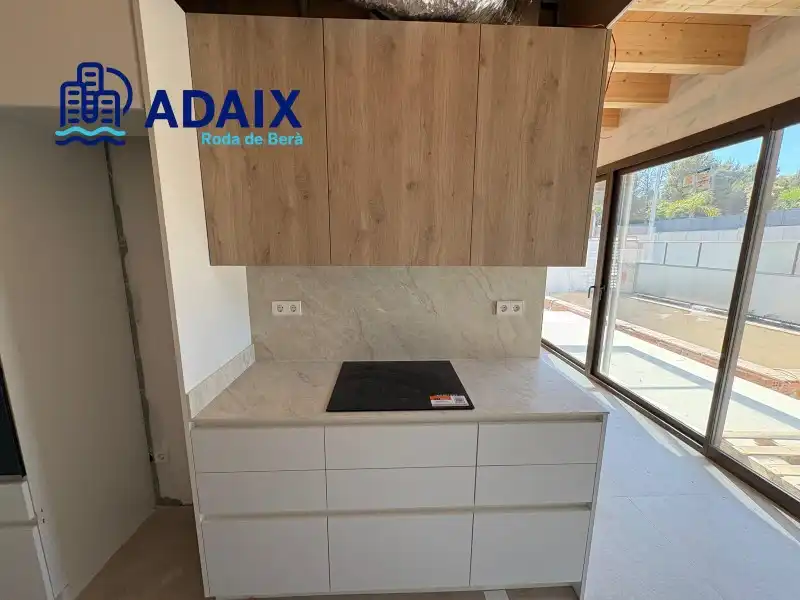 Cocina de Casa o chalet en venta en Roda de Berà con Calefacción, Terraza y Piscina