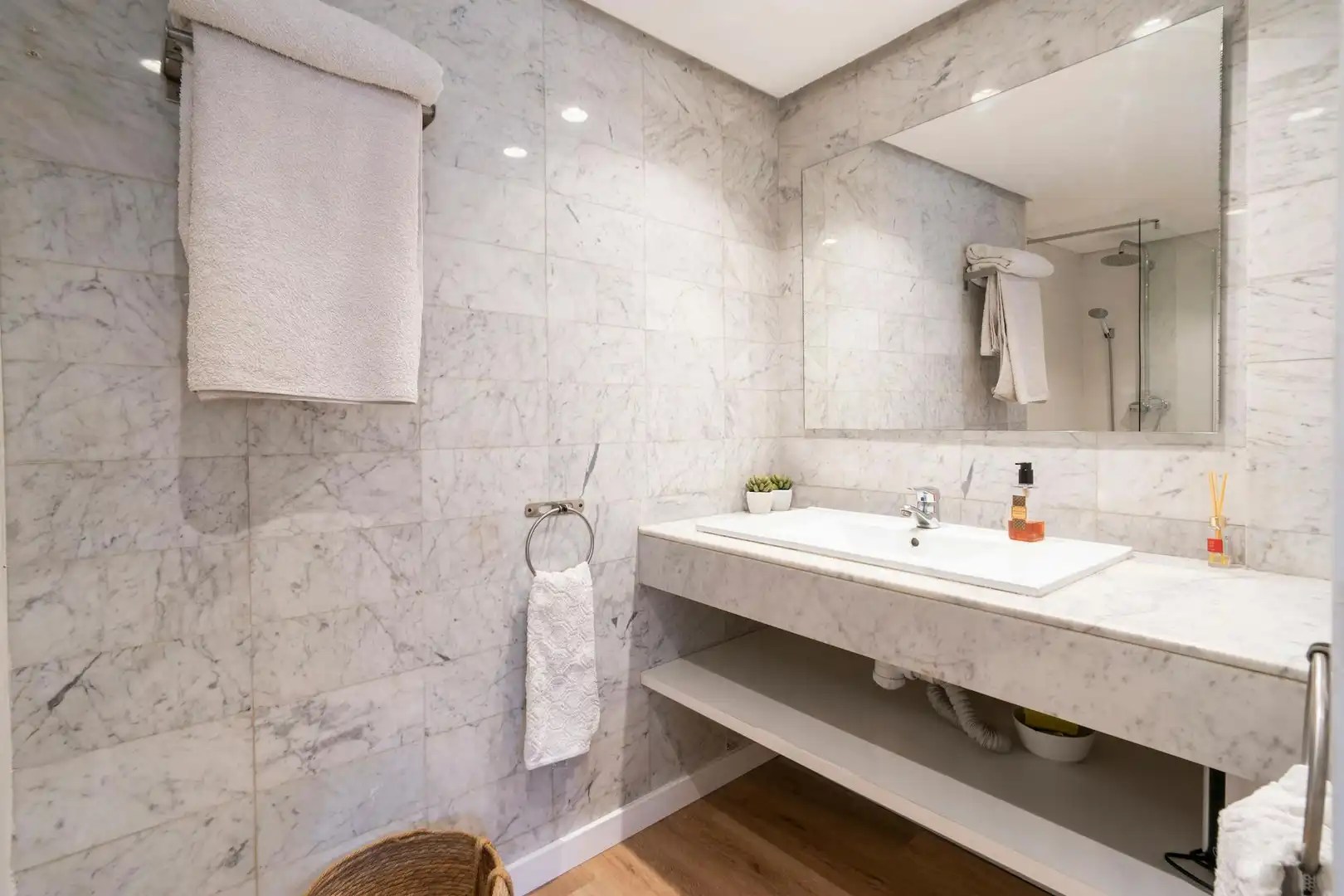 Baño de Piso de alquiler en Valencia con Aire acondicionado, Calefacción y Amueblado