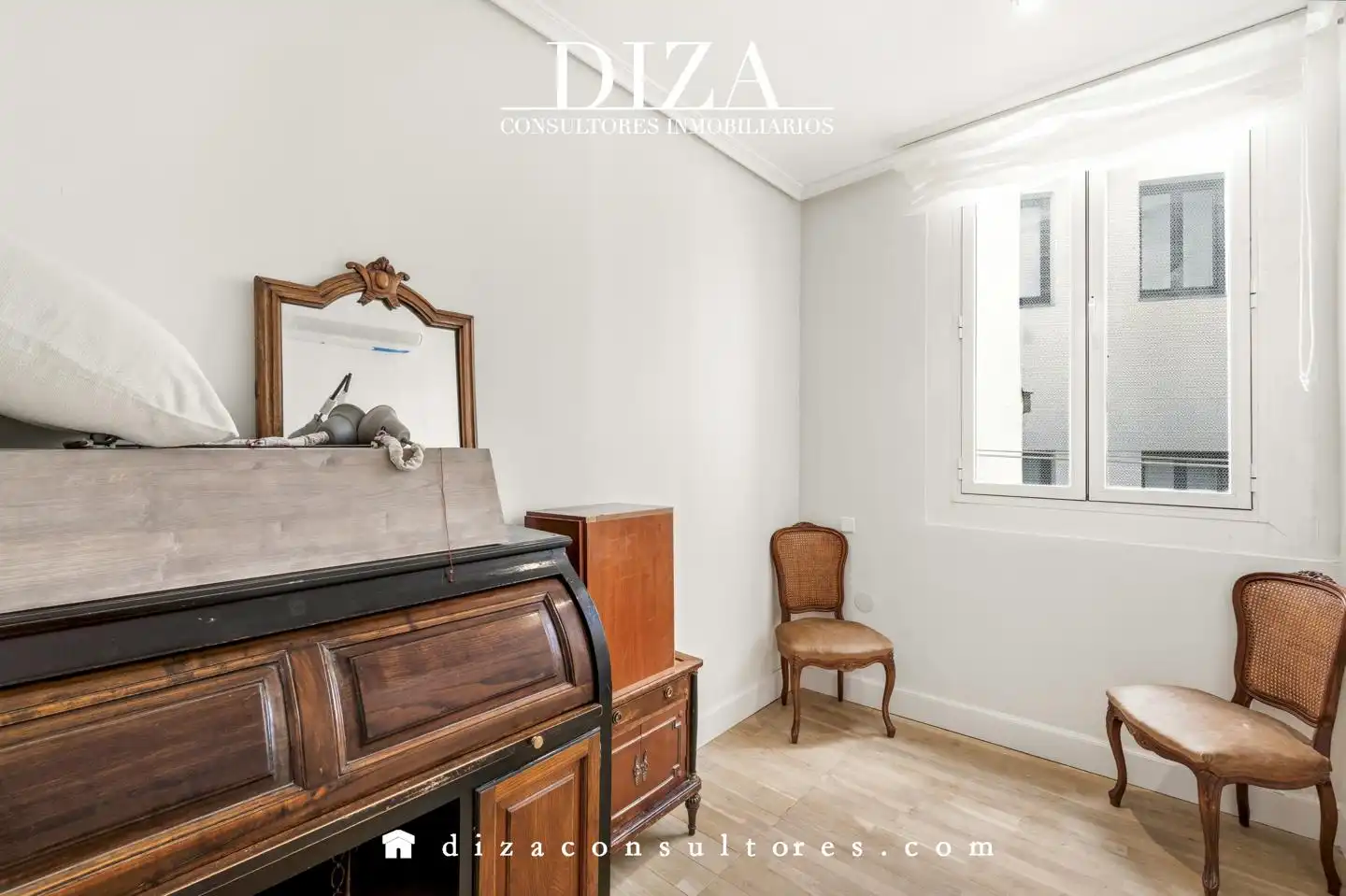 Bedroom of Flat for sale in Madrid  with Air Conditioner, Terrace and Furnished