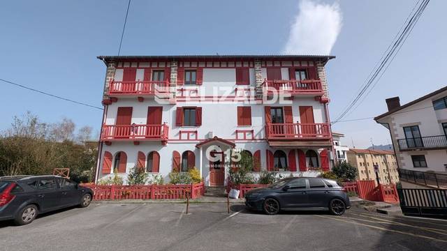 Piso en Venta en Miguel de Alduntzin Kalea en Agustinak / Agustinas -  Markola