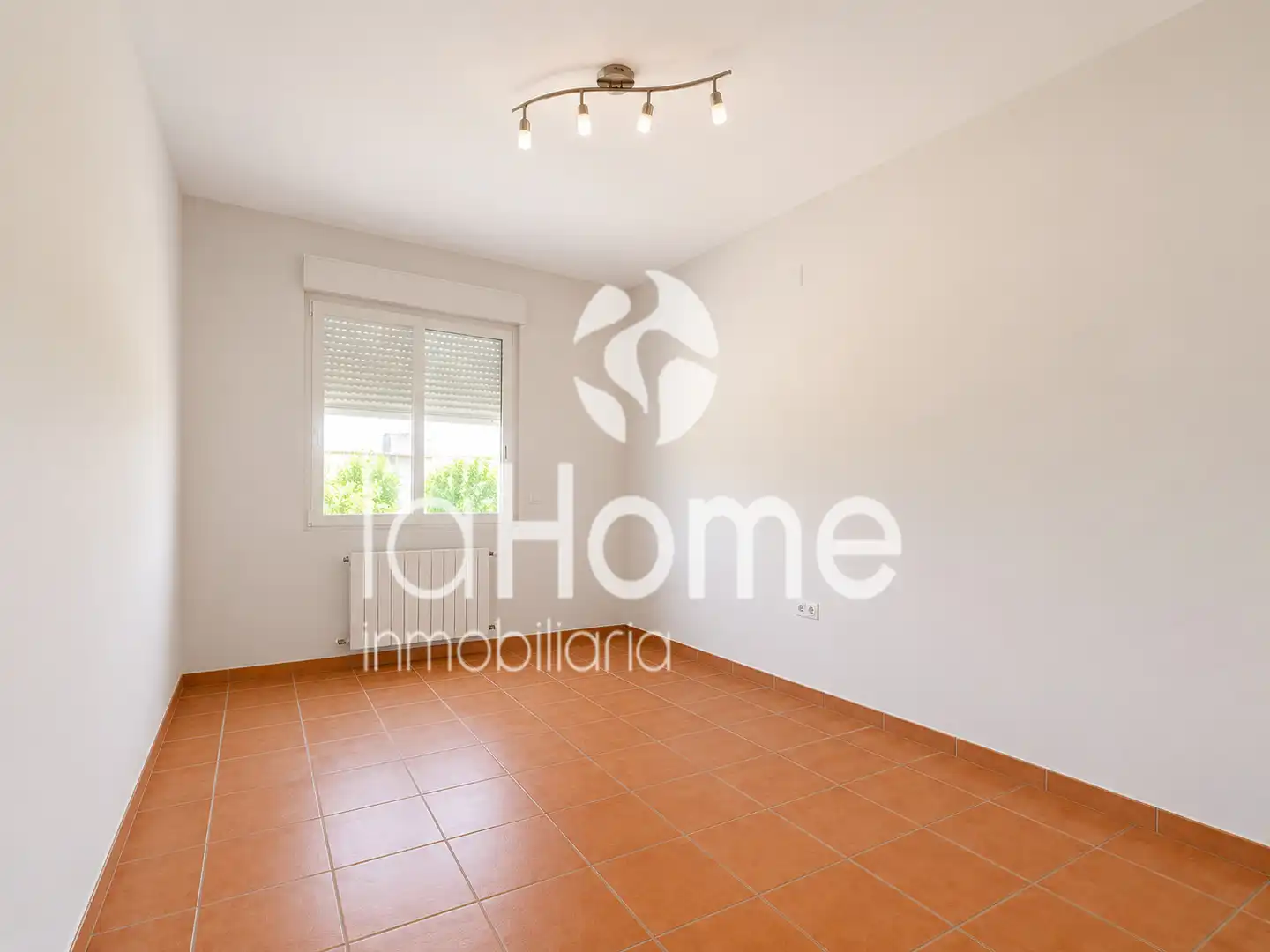 Garden of Detached homes for rent in La Pobla de Vallbona  with Air Conditioner, Heating and Private garden