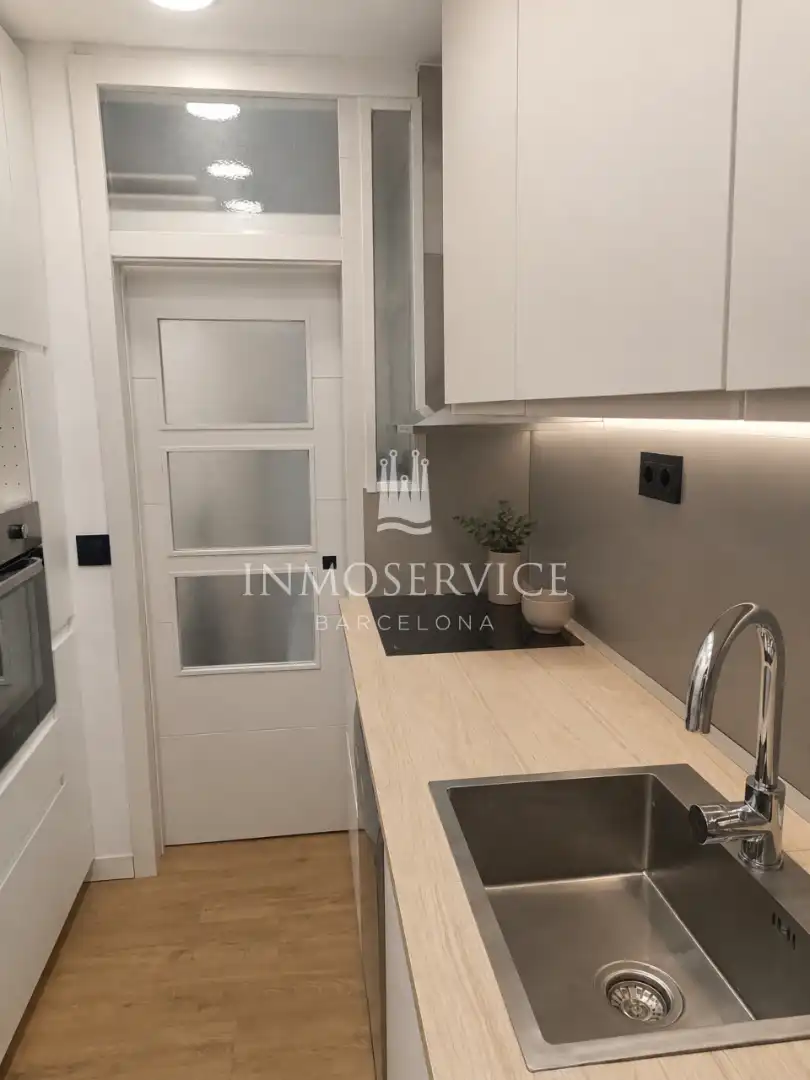 Cuina de Pis de lloguer en Barcelona amb Aire condicionat, Calefacció i Parquet
