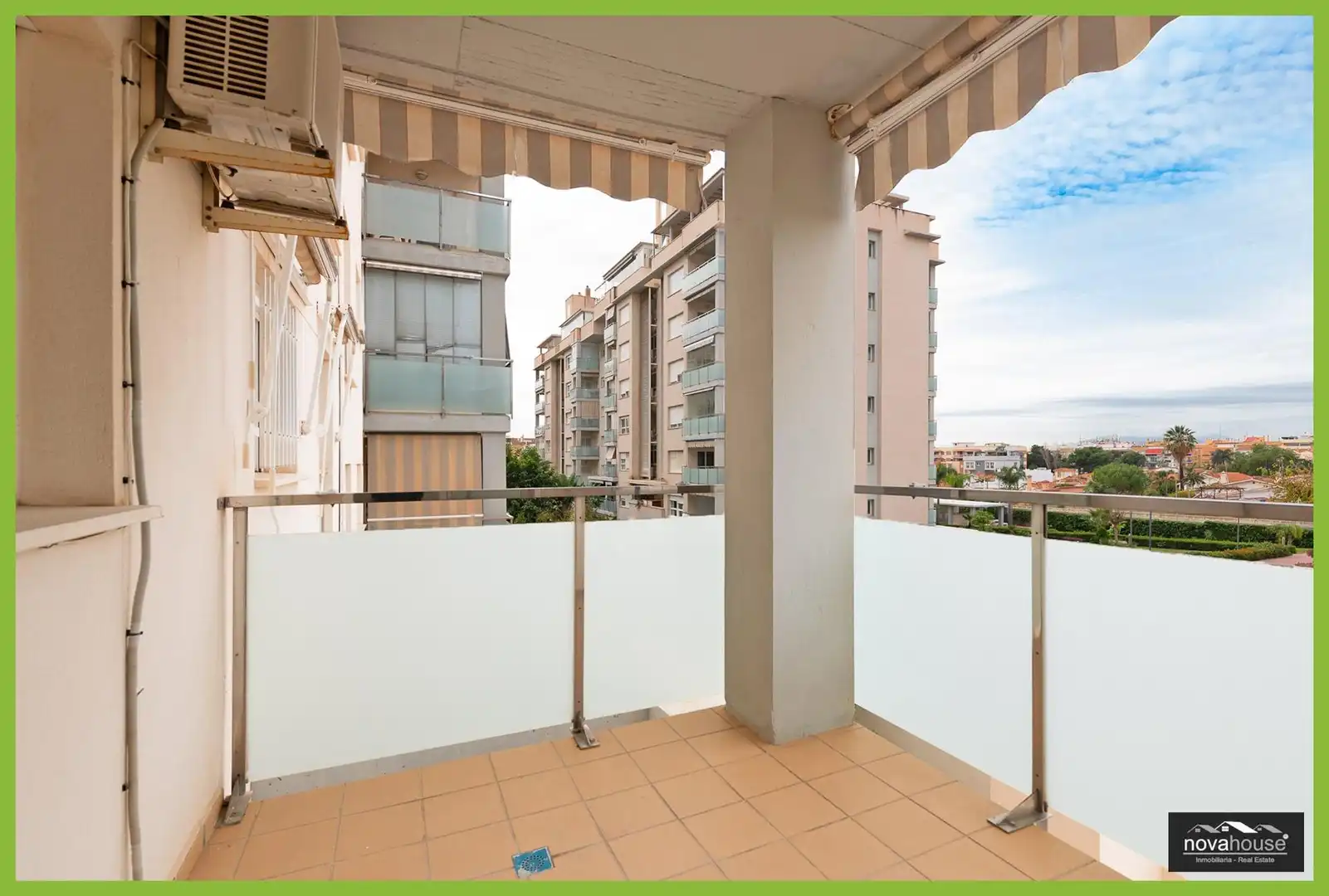 Terrasse von Wohnung zum Verkauf in Rincón de la Victoria mit Klimaanlage, Privatgarten und Terrasse