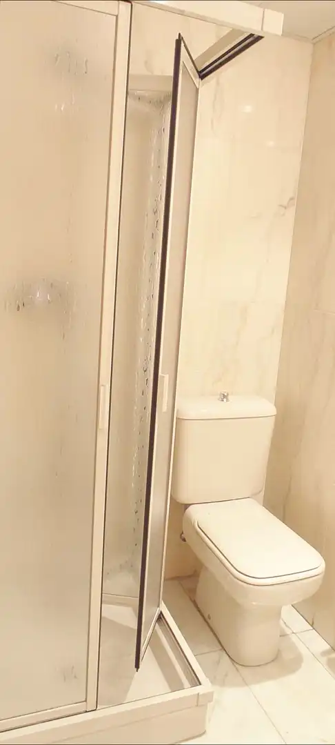Baño de Piso de alquiler en Zaragoza con Aire acondicionado, Calefacción y Parquet
