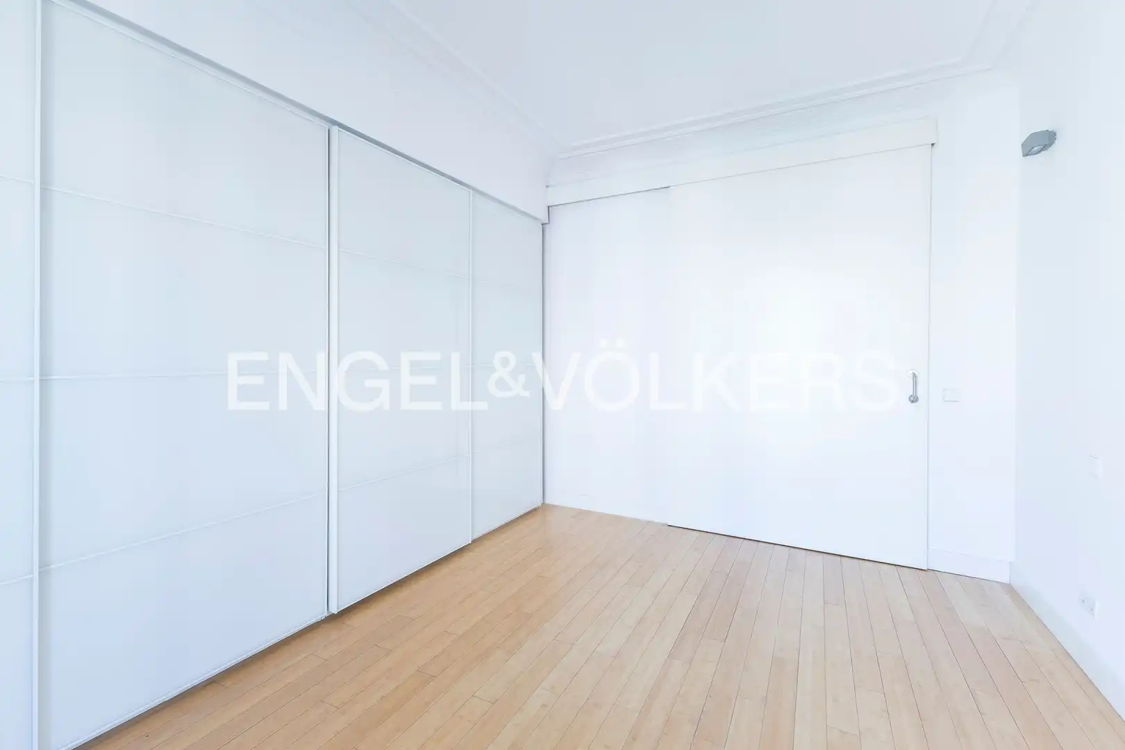 Schlafzimmer von Wohnung zur Miete in Madrid mit Klimaanlage, Heizung und Parkett
