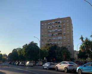 Vista exterior de Pis en venda en  Sevilla Capital amb Alarma