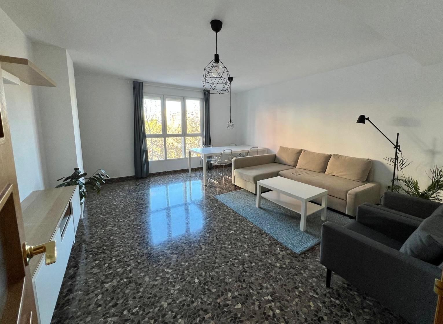 Living room of Flat to rent in Paterna  with Air Conditioner, Heating and Furnished