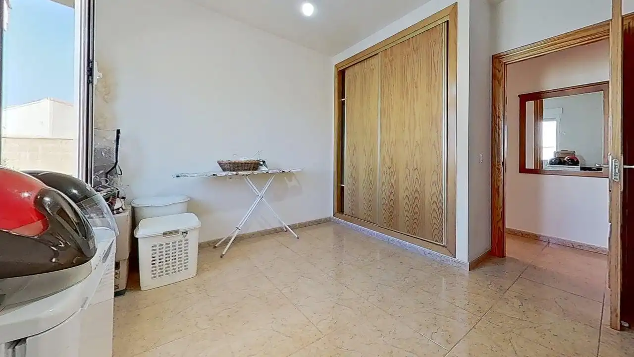 Dormitori de Casa adosada en venda en Santiuste de San Juan Bautista amb Calefacció, Jardí privat i Moblat
