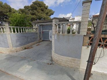 Casa aparellada en venda a calle Rodonya
