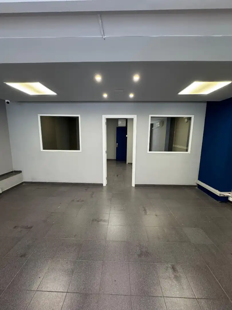 Local comercial en venta en Carrer de Gaudí, imagen 2