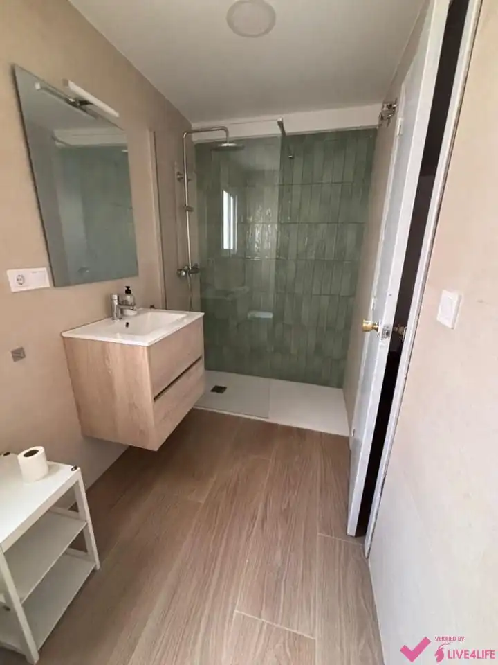 Bathroom of Flat for rent in Benimaclet