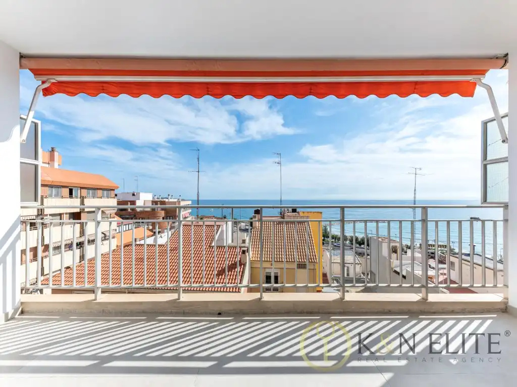 Außenansicht von Wohnung zur Miete in Alicante / Alacant mit Klimaanlage