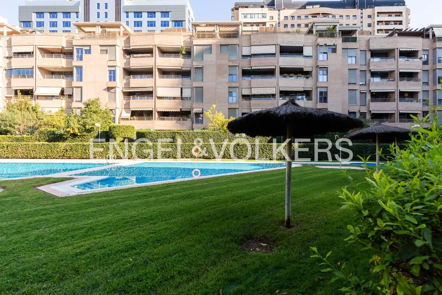 Piscina de Piso en venta en Valencia con Aire acondicionado, Calefacción y Jardín privado