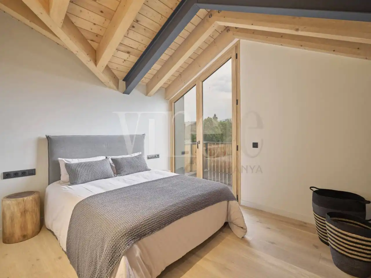 Dormitori de Casa o xalet en venda en Isòvol amb Calefacció, Jardí privat i Parquet