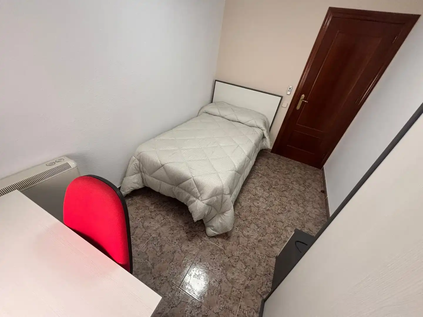 Dormitori de Pis de lloguer en Jaén amb Aire condicionat, Calefacció i Terrassa