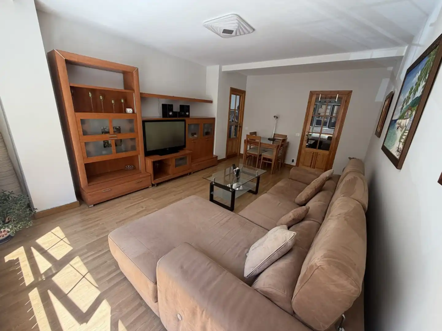 Sala d'estar de Pis de lloguer en Avilés amb Calefacció, Parquet i Moblat