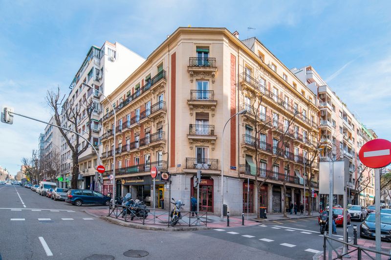Exterior view of Flat for sale in  Madrid Capital  with Air Conditioner, Terrace and Furnished