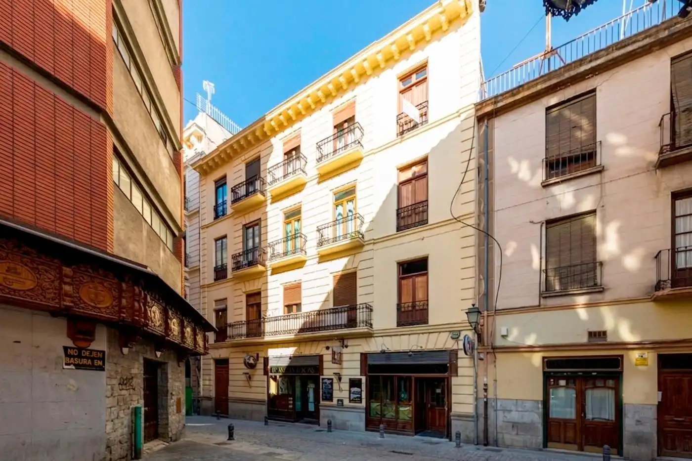Vista exterior de Pis de lloguer en Granada amb Calefacció i Moblat