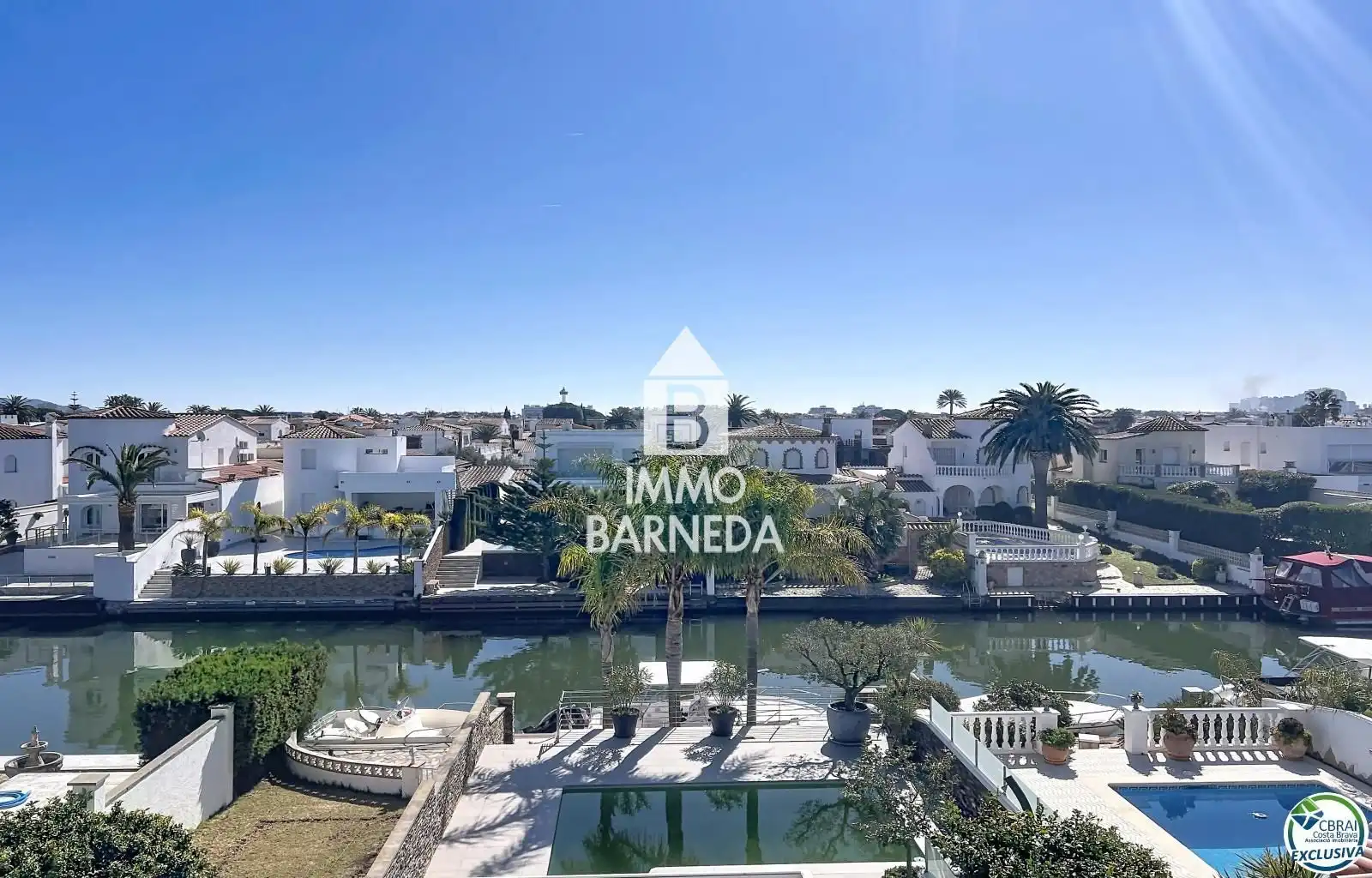 Vista exterior de Casa o chalet en venta en Empuriabrava con Aire acondicionado, Terraza y Piscina