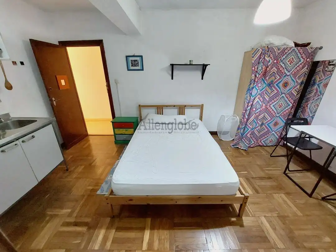 Bedroom of Flat for rent in Oviedo   with Heating