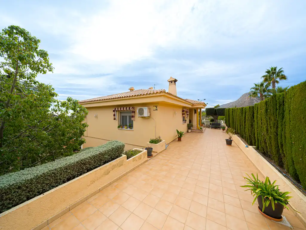 House with pool for sale in Coloma