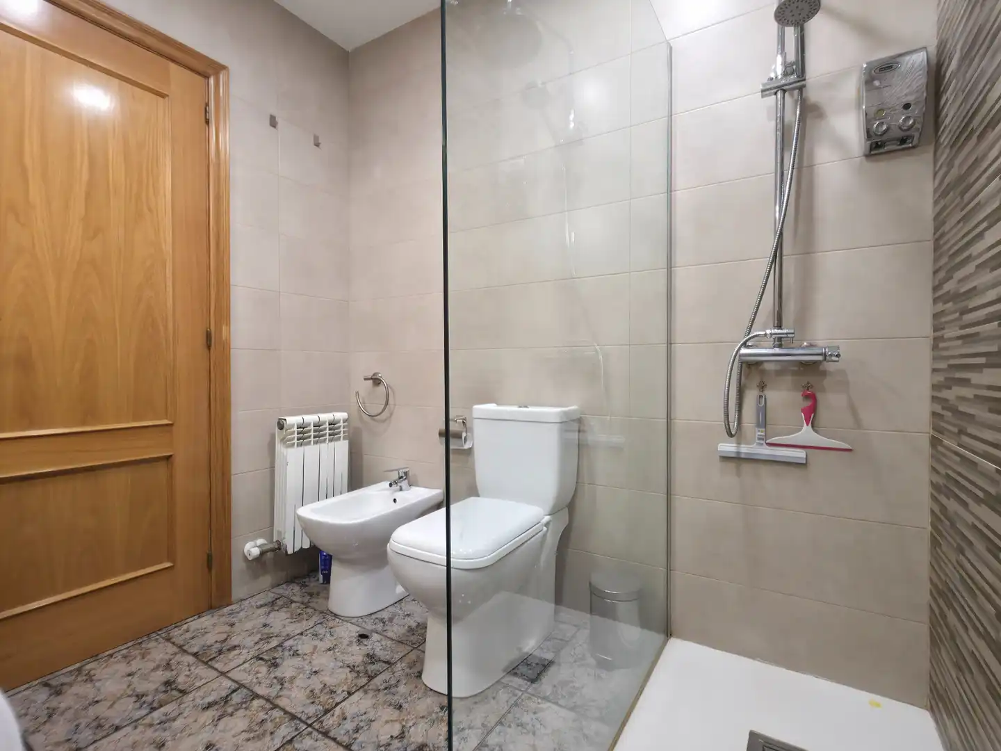 Baño de Casa o chalet en venta en Sant Vicenç Dels Horts con Aire acondicionado, Calefacción y Jardín privado