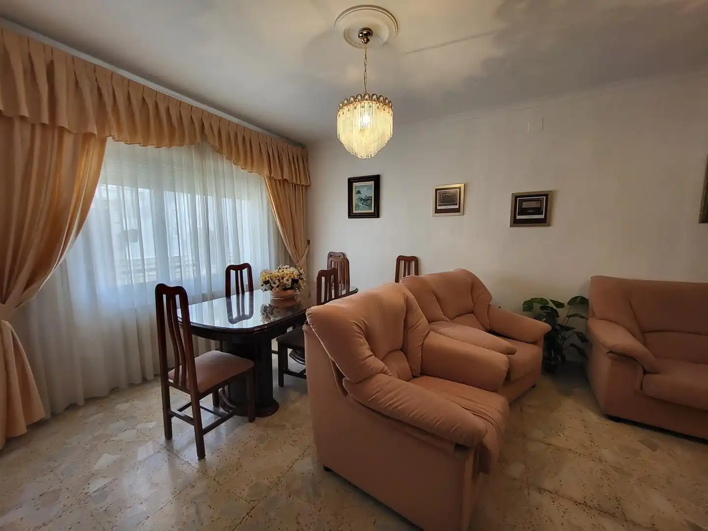 Sala d'estar de Casa o xalet en venda en Sisante amb Calefacció, Terrassa i Moblat
