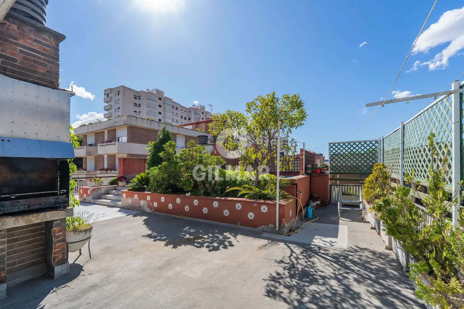 Außenansicht von Wohnung zum Verkauf in Madrid mit Heizung, Privatgarten und Schwimmbad