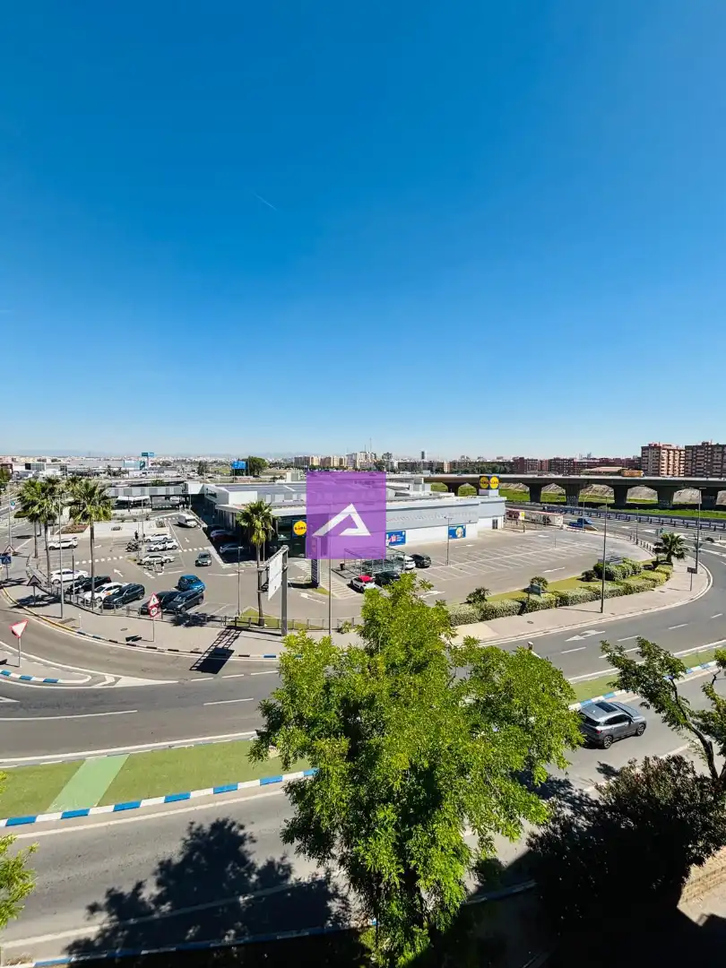Vista exterior de Piso en venta en Xirivella con Aire acondicionado