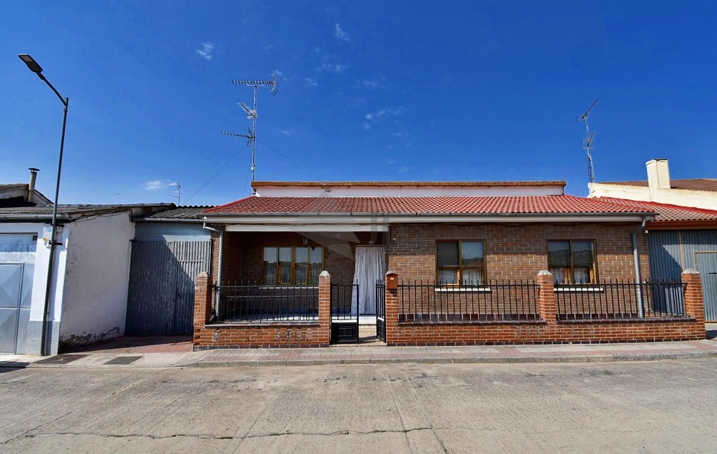 Exterior view of House or chalet for sale in Pedrajas de San Esteban  with Heating, Private garden and Furnished