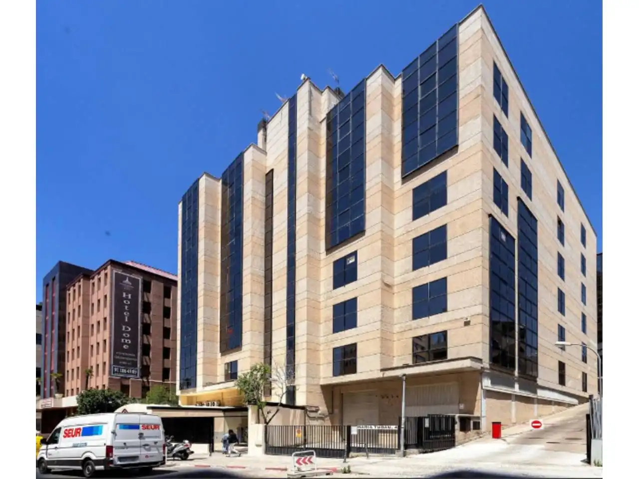 Exterior view of Office for sale in Madrid  with Air Conditioner and Alarm