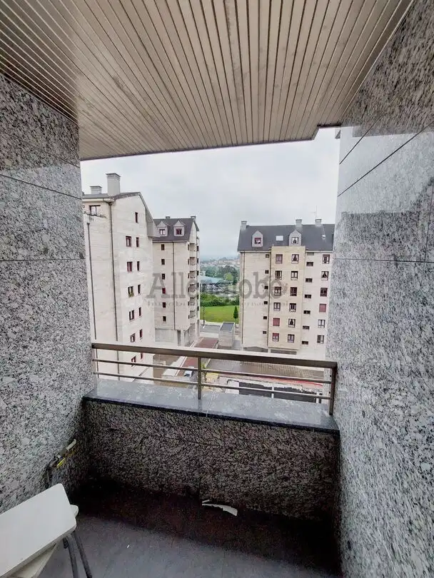 Terraza de Piso de alquiler en Oviedo  con Calefacción