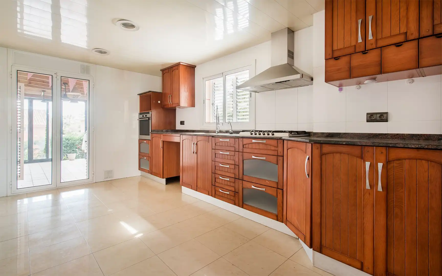 Cocina de Casa o chalet en venta en Sant Boi de Llobregat con Aire acondicionado, Jardín privado y Trastero